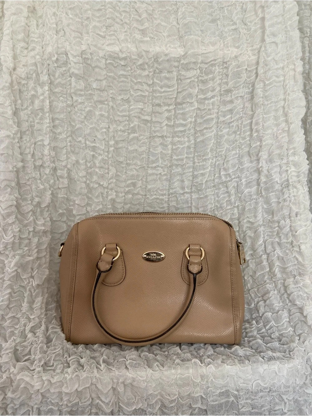 Coach compact dome